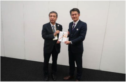 賛助金贈呈式吉嶺学会長