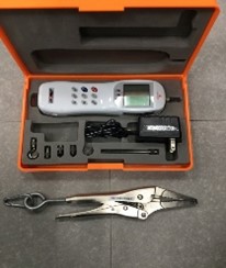 引張り接着強さ試験器(下地の表面強度、床材の接着強度を測定)